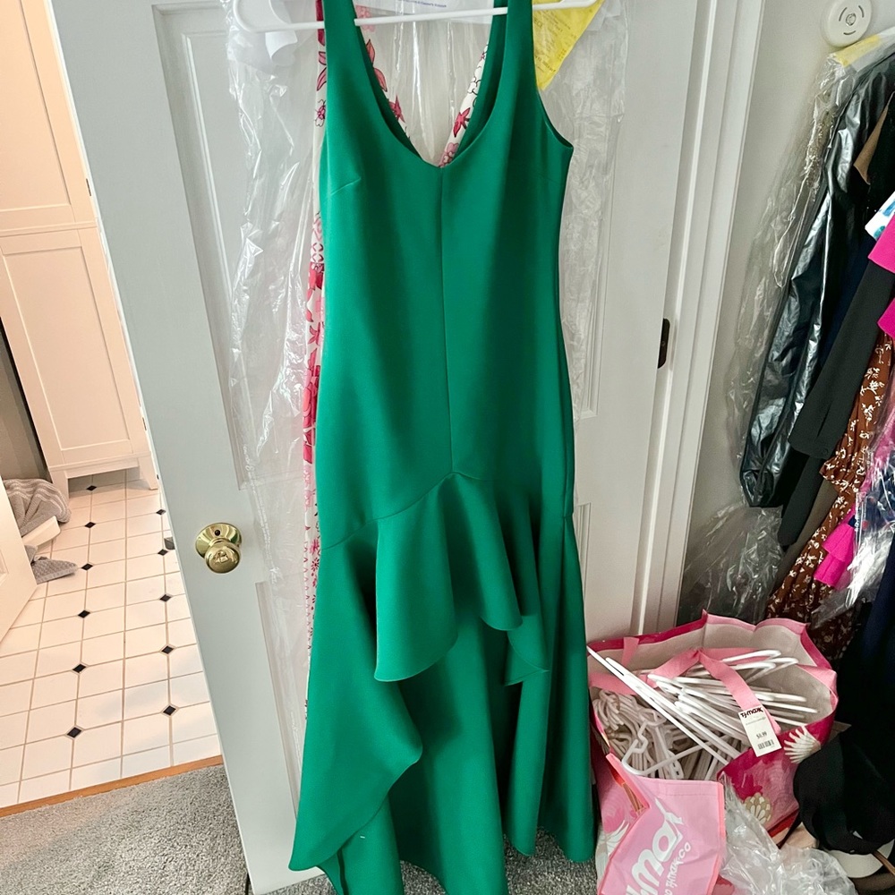 NWOT Likely formal dress- perfect wedding guest dress 💛
